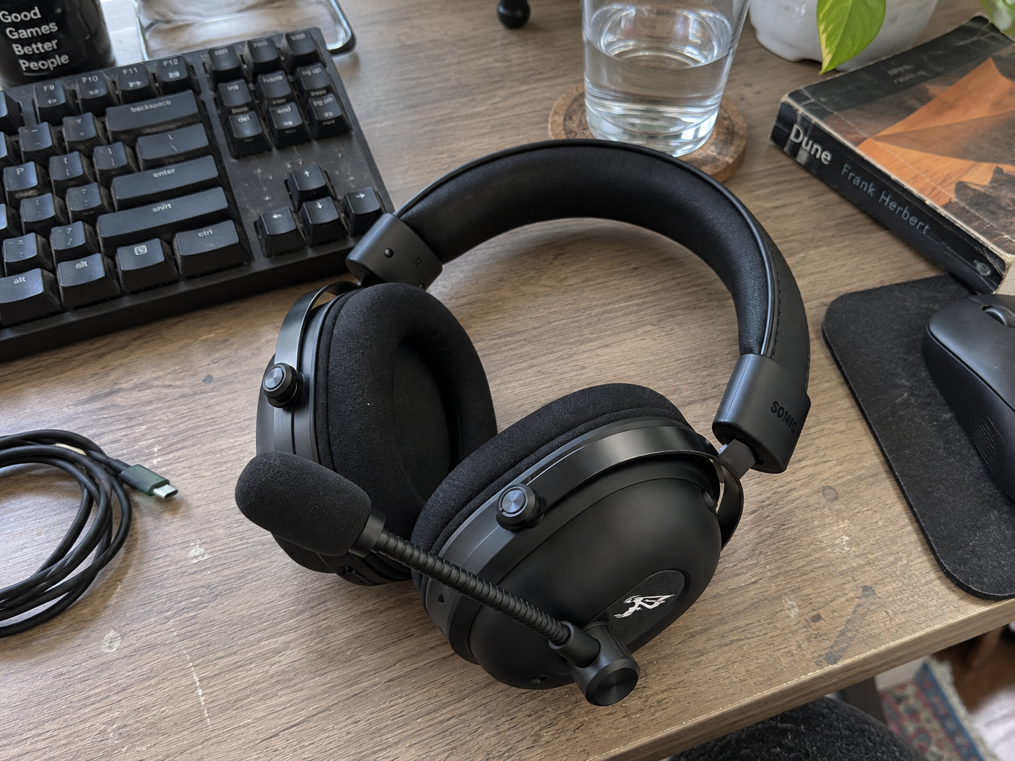 G936PRO+ W — lifestyle application scene 2